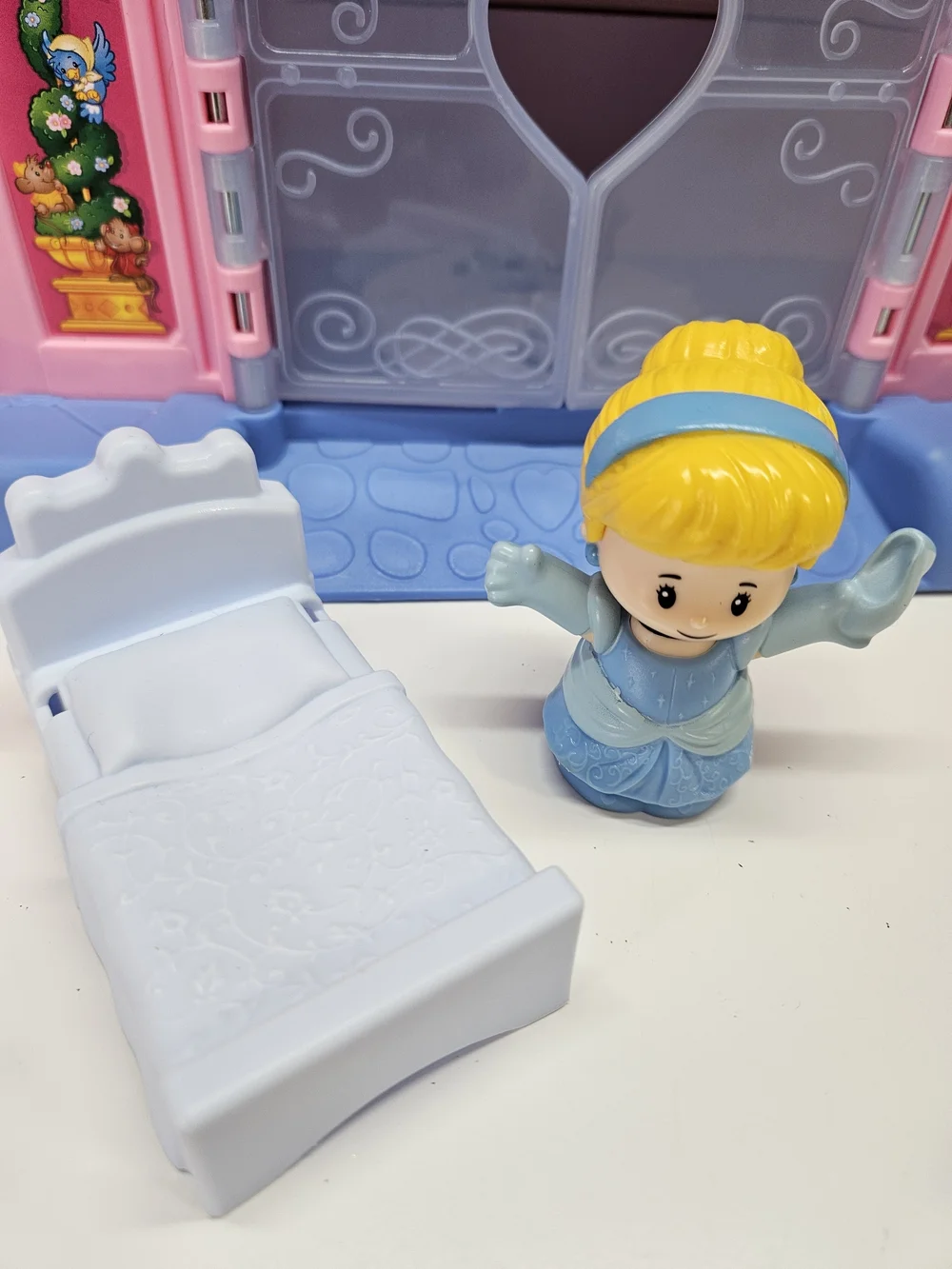 Little People Disney Princess Magical Lights & Dancing Castle Fisher-Price